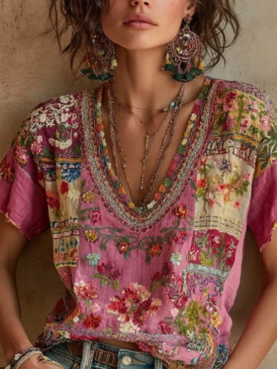 Damesbohemian t-shirt met bloemenborduurwerk, artiesten-halslijn en contrasterende kleuren, gemaakt van een linnenmix