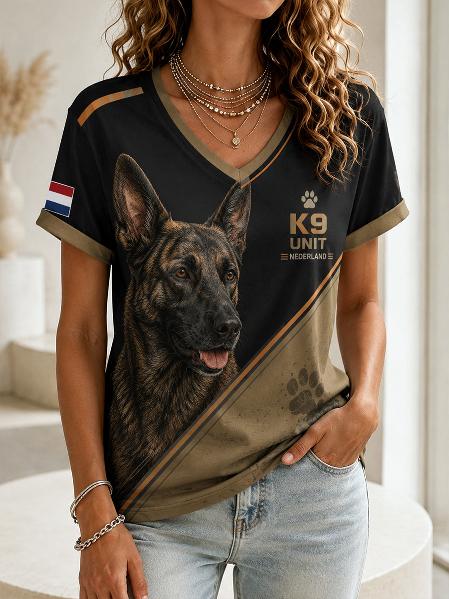 Dames-T-shirt met V-hals en korte mouwen, voorzien van een grafische print van een politiehond