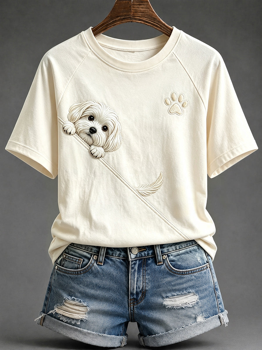 Schattig T-shirt voor dames met een Maltezer hond die nieuwsgierig om de hoek kijkt en een ronde hals, voorzien van pootafdrukken en korte mouwen