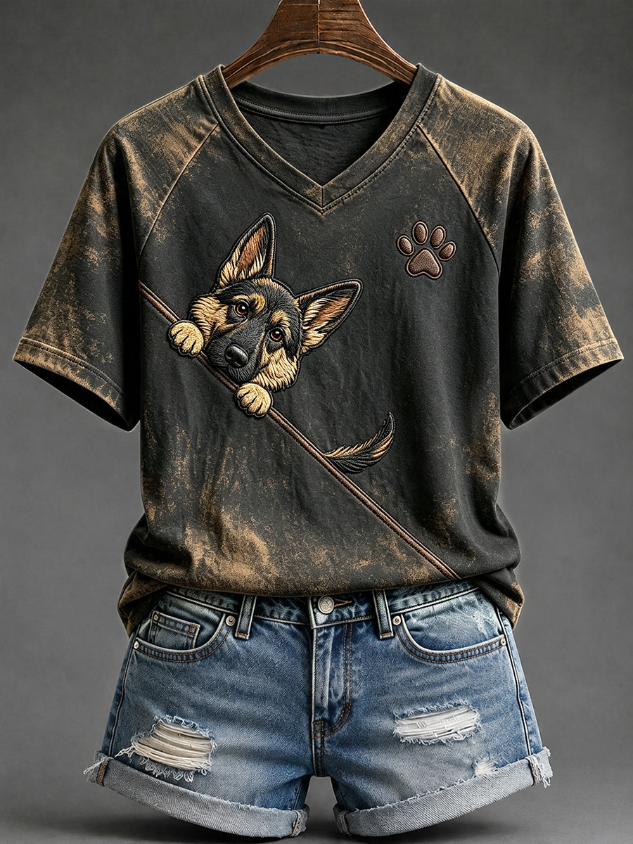 Schattig t-shirt voor dames met een Duitse herder die nieuwsgierig om de hoek kijkt en een pootafdruk, met V-hals en korte mouwen