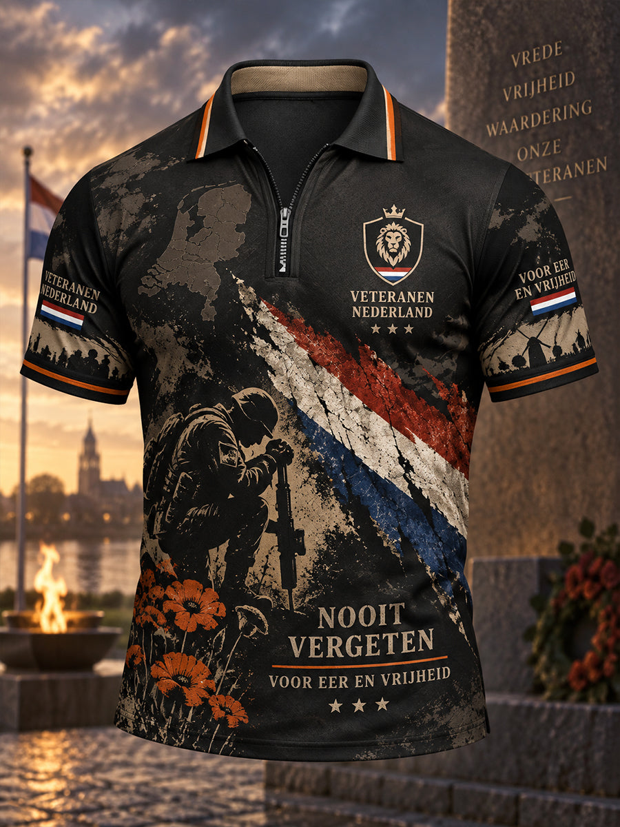 Herenpoloshirt met korte mouwen en rits vooraan, voorzien van een grafische print ter herdenking van veteranen