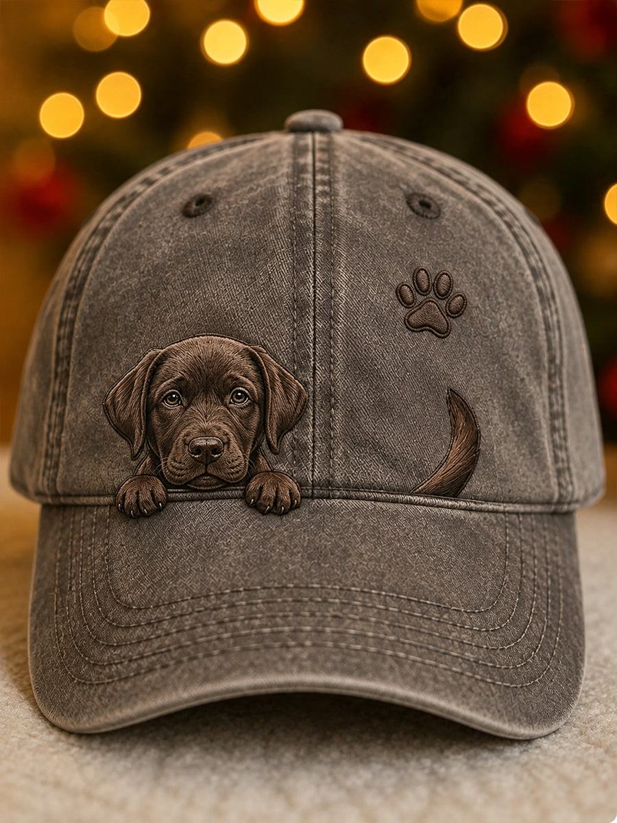 Schattige Labrador Retriever die om het hoekje gluurt en pootafdrukken uniseks muts