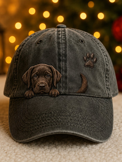 Schattige Labrador Retriever die om het hoekje gluurt en pootafdrukken uniseks muts