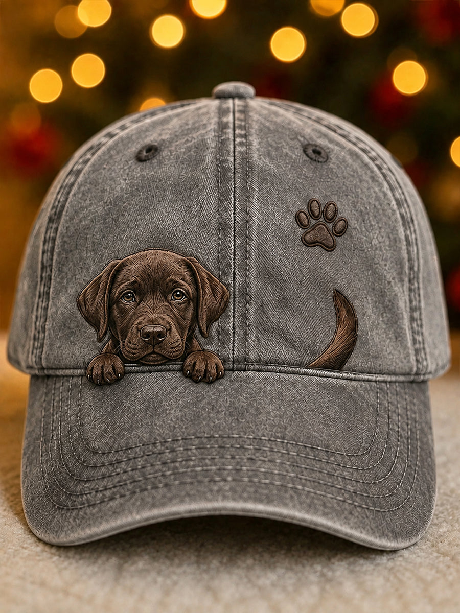 Schattige Labrador Retriever die om het hoekje gluurt en pootafdrukken uniseks muts