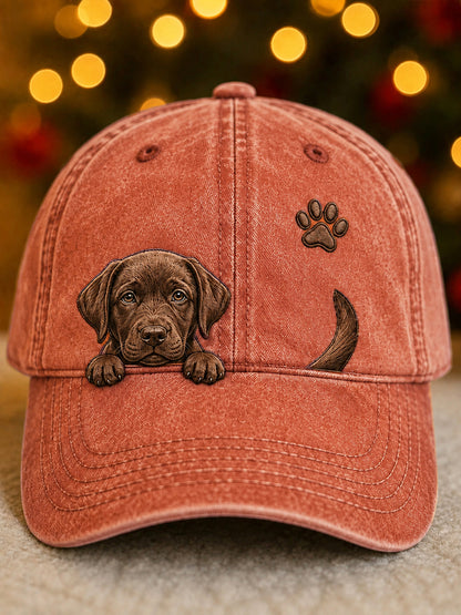 Schattige Labrador Retriever die om het hoekje gluurt en pootafdrukken uniseks muts