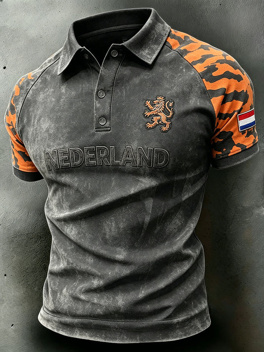 Herenpolo met verweerd camouflagepatroon, leeuwenprint en raglanmouwen