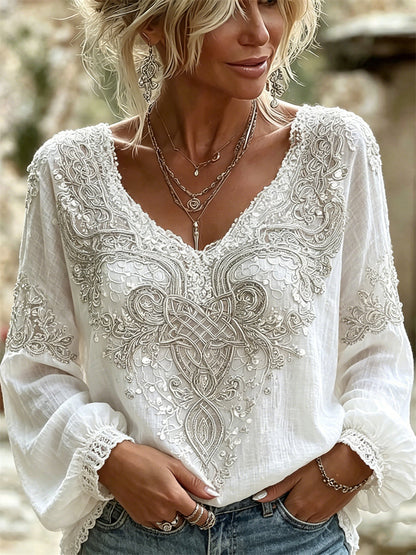 Damesstijlvolle vikingse katoenen-linnen blouse met Keltisch knoopmotief en bloemenkantprint