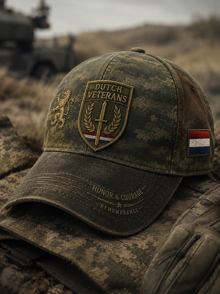 Herenpet met retrocamouflage en veteranelementenprint