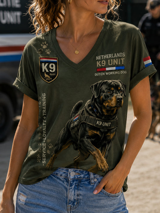 Damesshirt met V-hals en afbeelding van een politiehond