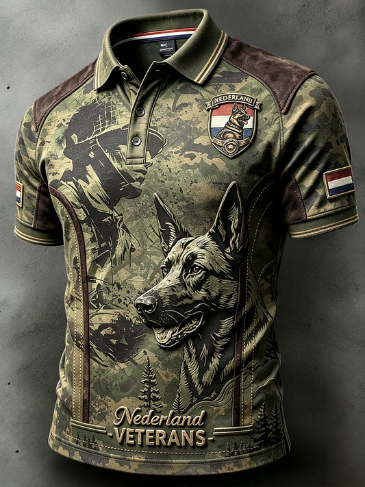 Casual poloshirt voor heren met patchworkprint en afbeelding van een Nederlandse gepensioneerde werkhond voor veteranen