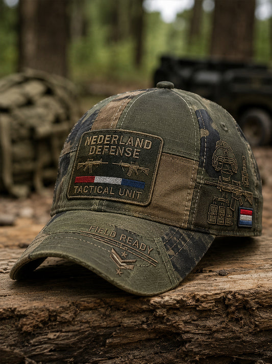 Muts met een camouflageprint in militaire stijl