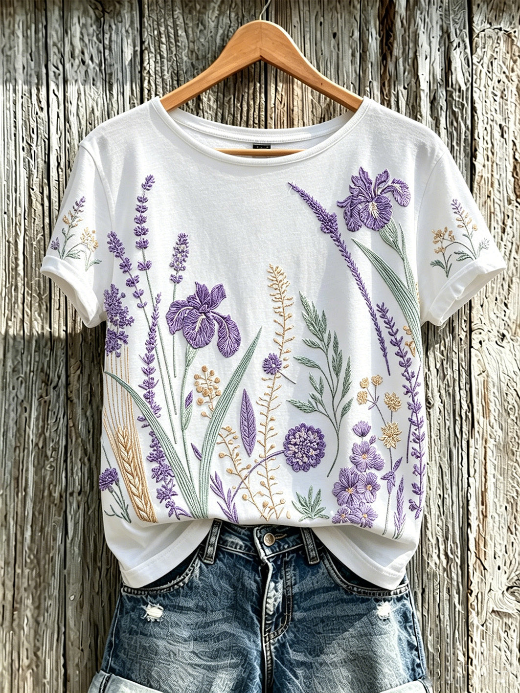 Paars T-shirt voor dames met een print van planten en bloemen, in casual stijl