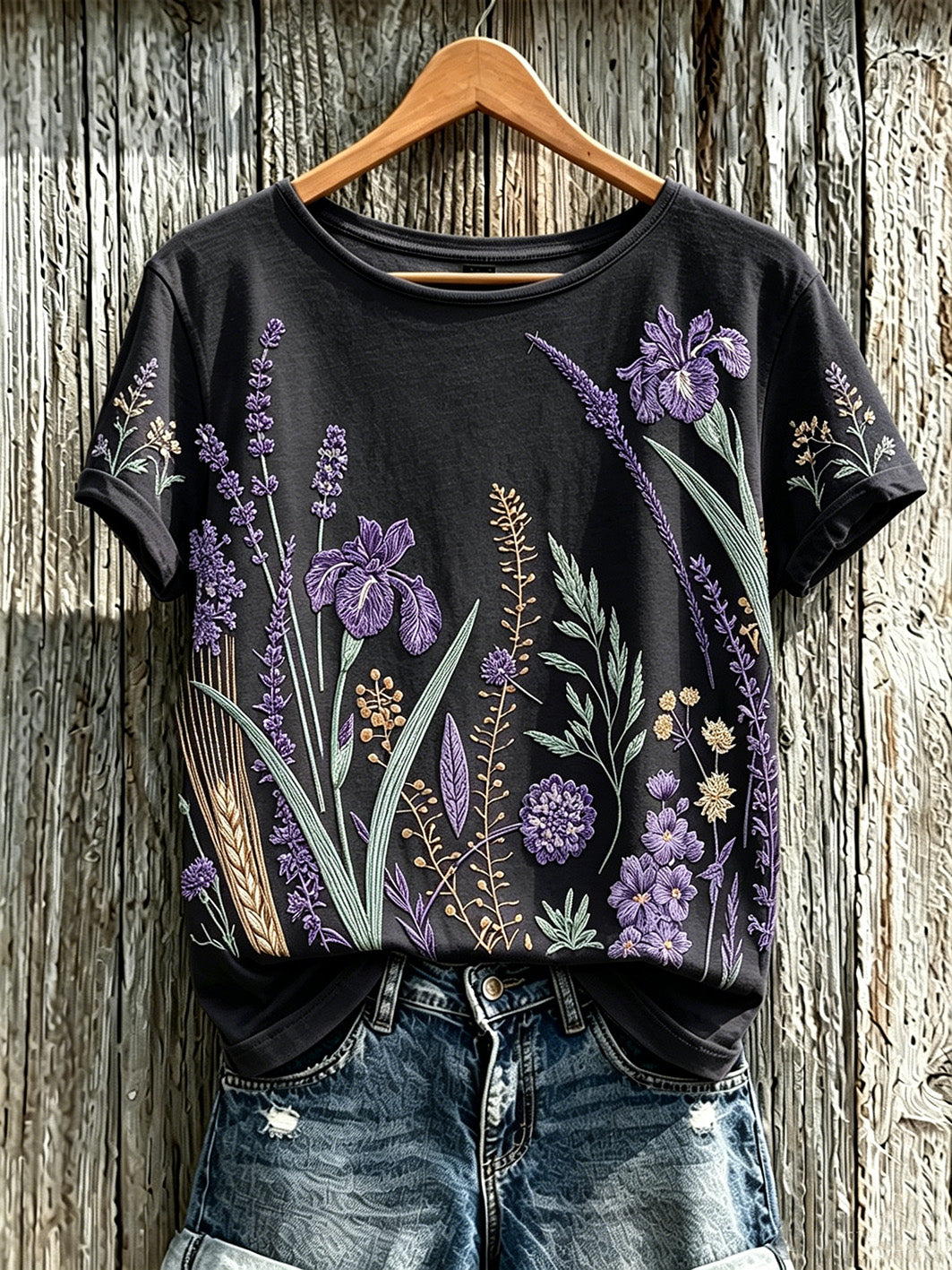 Paars T-shirt voor dames met een print van planten en bloemen, in casual stijl