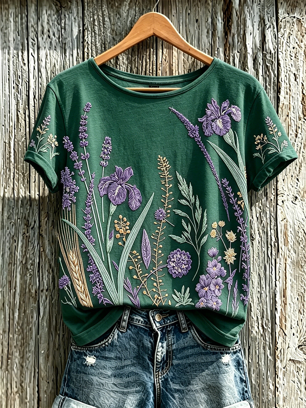Paars T-shirt voor dames met een print van planten en bloemen, in casual stijl
