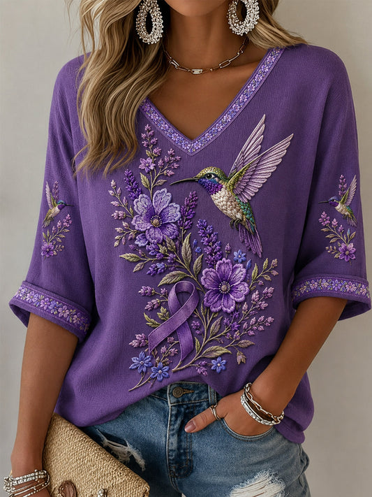 Paars t-shirt voor vrouwen met bloemen- en kolibrieprint, halflange mouwen en V-hals, ter ondersteuning van het bewustzijn rond Alzheimer