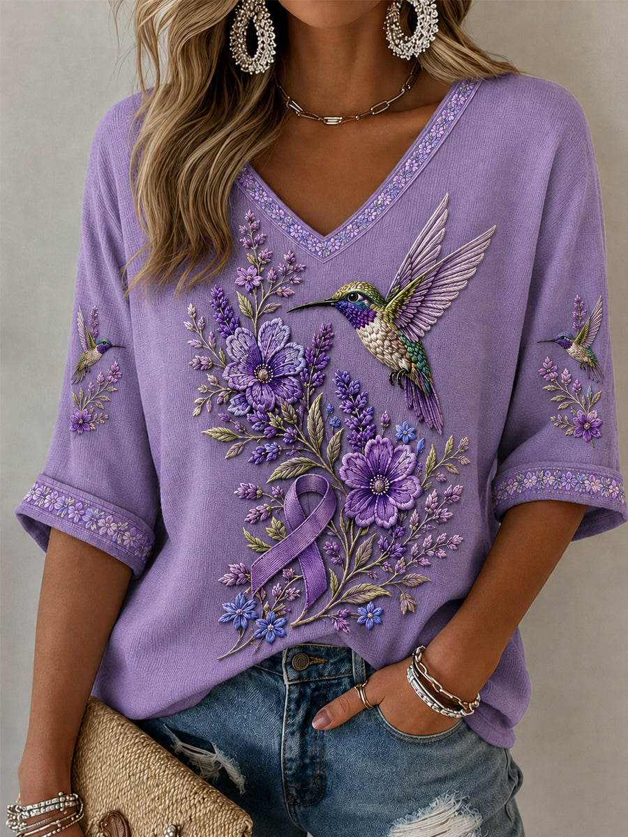 Paars t-shirt voor vrouwen met bloemen- en kolibrieprint, halflange mouwen en V-hals, ter ondersteuning van het bewustzijn rond Alzheimer
