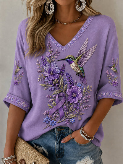 Paars t-shirt voor vrouwen met bloemen- en kolibrieprint, halflange mouwen en V-hals, ter ondersteuning van het bewustzijn rond Alzheimer