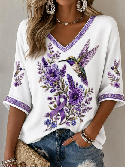 Paars t-shirt voor vrouwen met bloemen- en kolibrieprint, halflange mouwen en V-hals, ter ondersteuning van het bewustzijn rond Alzheimer