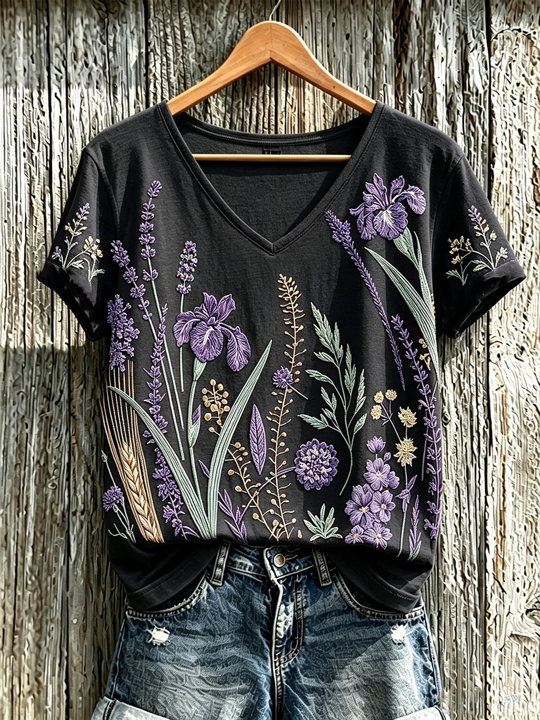 Paars T-shirt voor dames met een print van planten en bloemen, in casual stijl