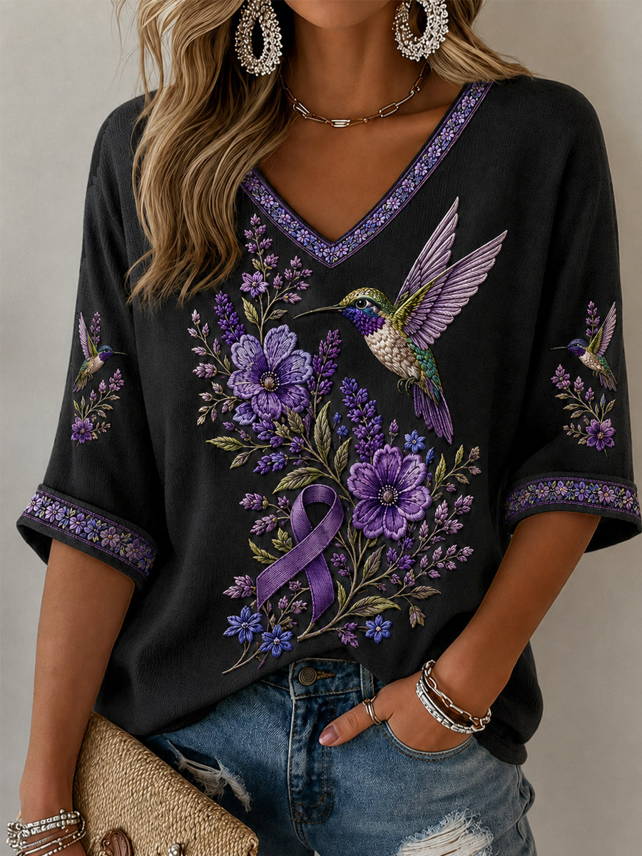 Paars t-shirt voor vrouwen met bloemen- en kolibrieprint, halflange mouwen en V-hals, ter ondersteuning van het bewustzijn rond Alzheimer