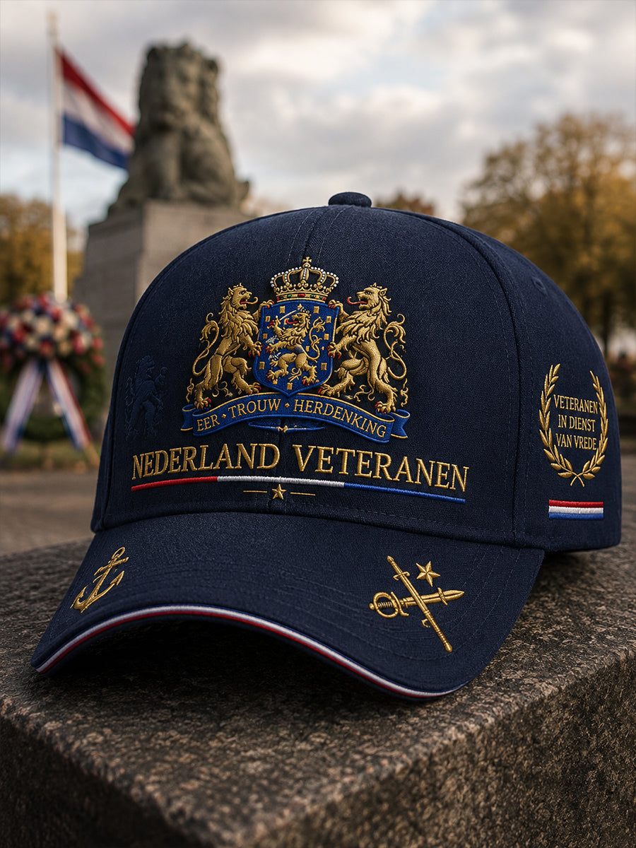 Herenhathoed in vintagestijl met militair geïnspireerde print