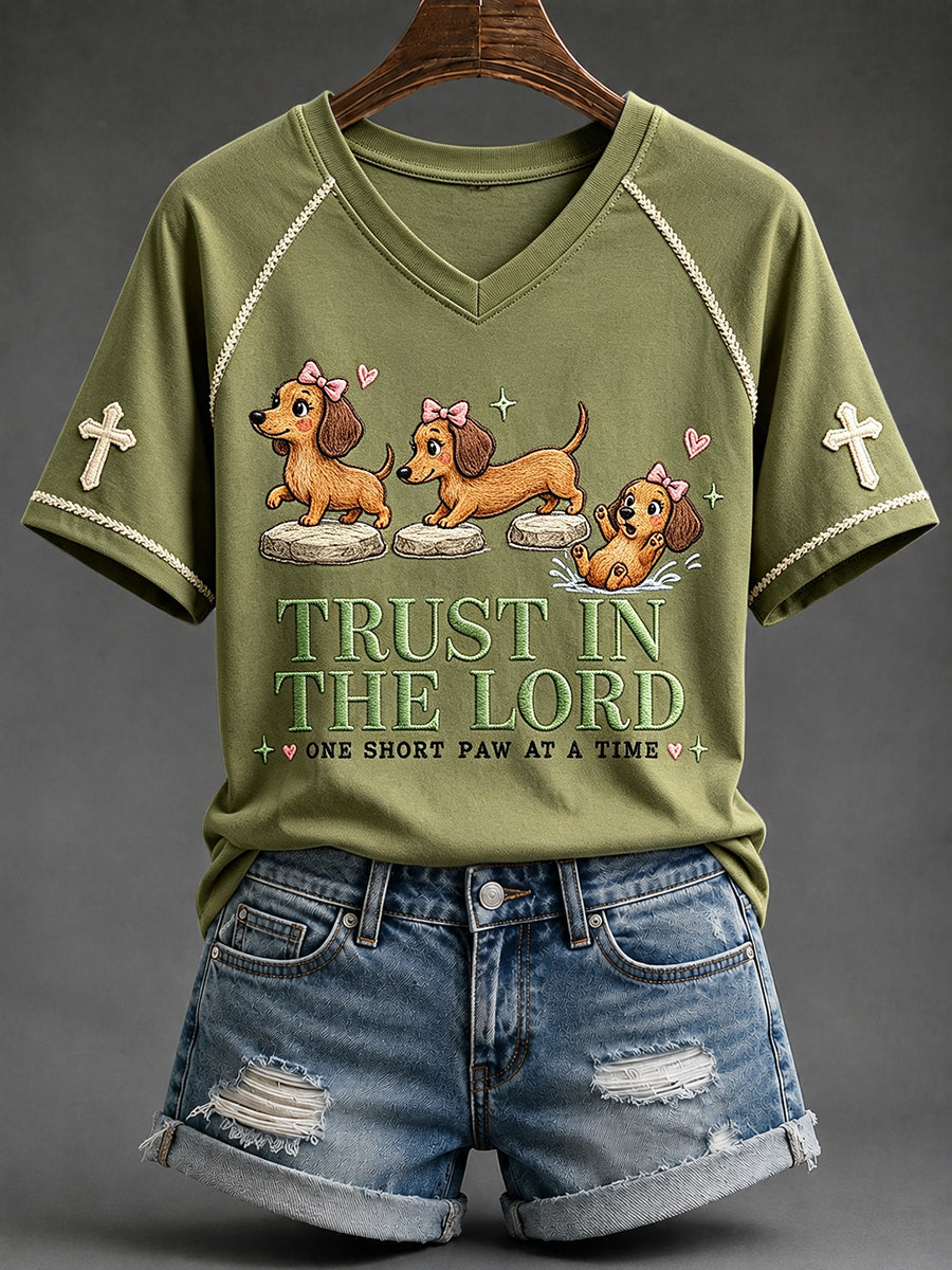 Vrouwenvertrouwen in de Heer Grappig christelijk teckelprint T-shirt met V-hals en korte mouwen