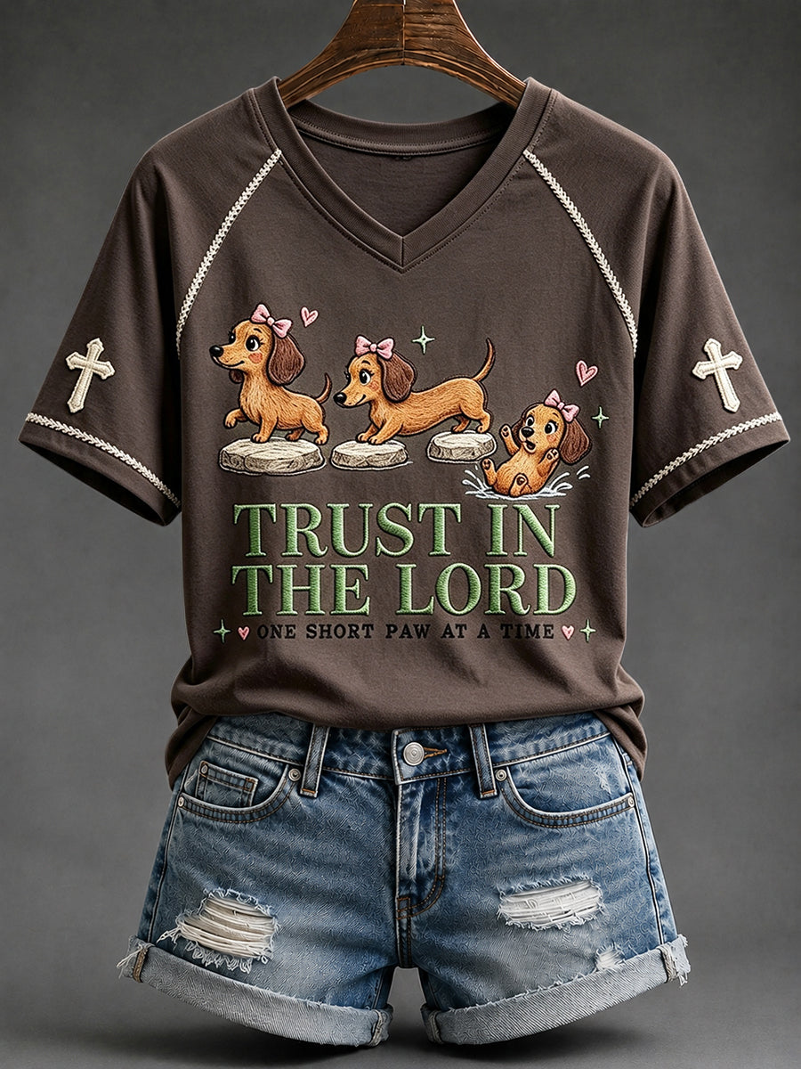 Vrouwenvertrouwen in de Heer Grappig christelijk teckelprint T-shirt met V-hals en korte mouwen