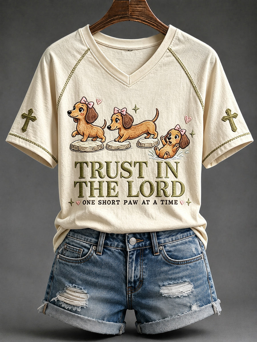 Vrouwenvertrouwen in de Heer Grappig christelijk teckelprint T-shirt met V-hals en korte mouwen
