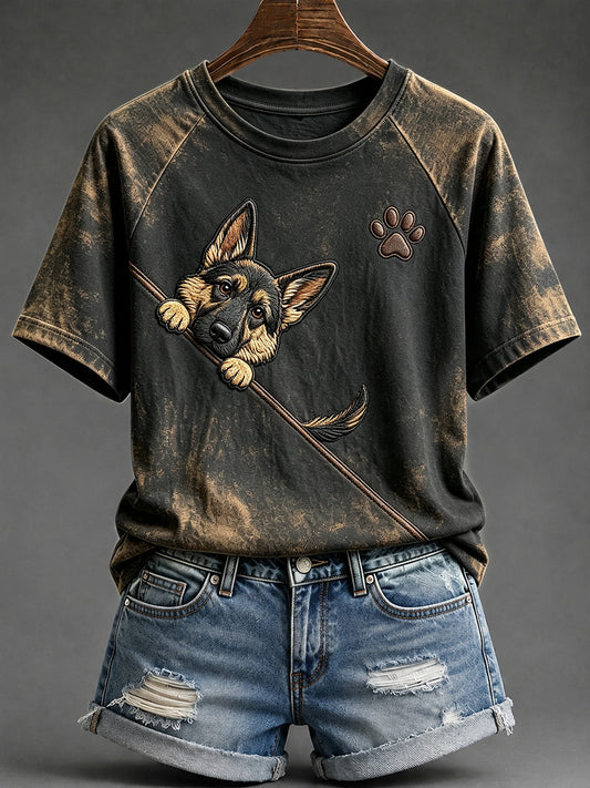 Schattig t-shirt voor dames met een Duitse herder die nieuwsgierig om de hoek kijkt en een ronde hals met korte mouwen