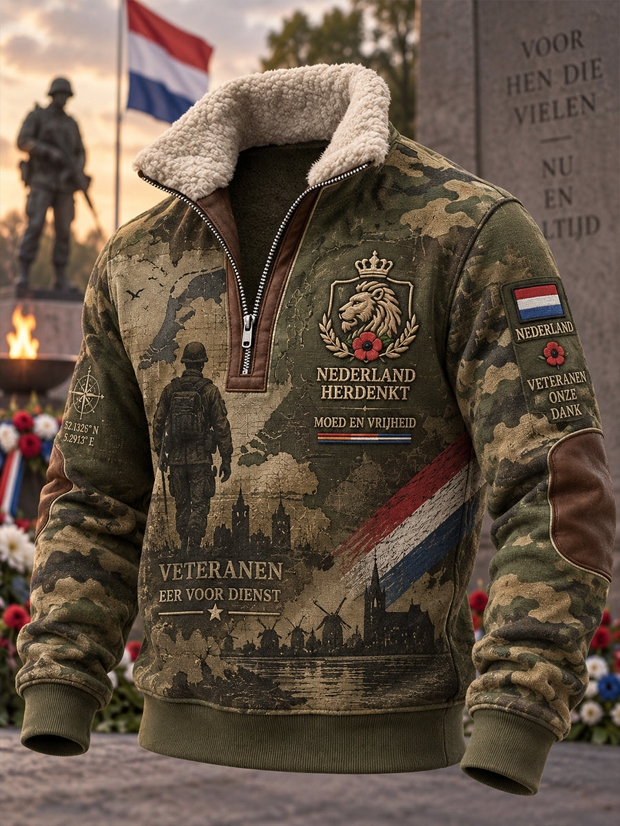 Herenhoodie met lange mouwen en opstaande kraag, voorzien van een grafische print ter herdenking van veteranen