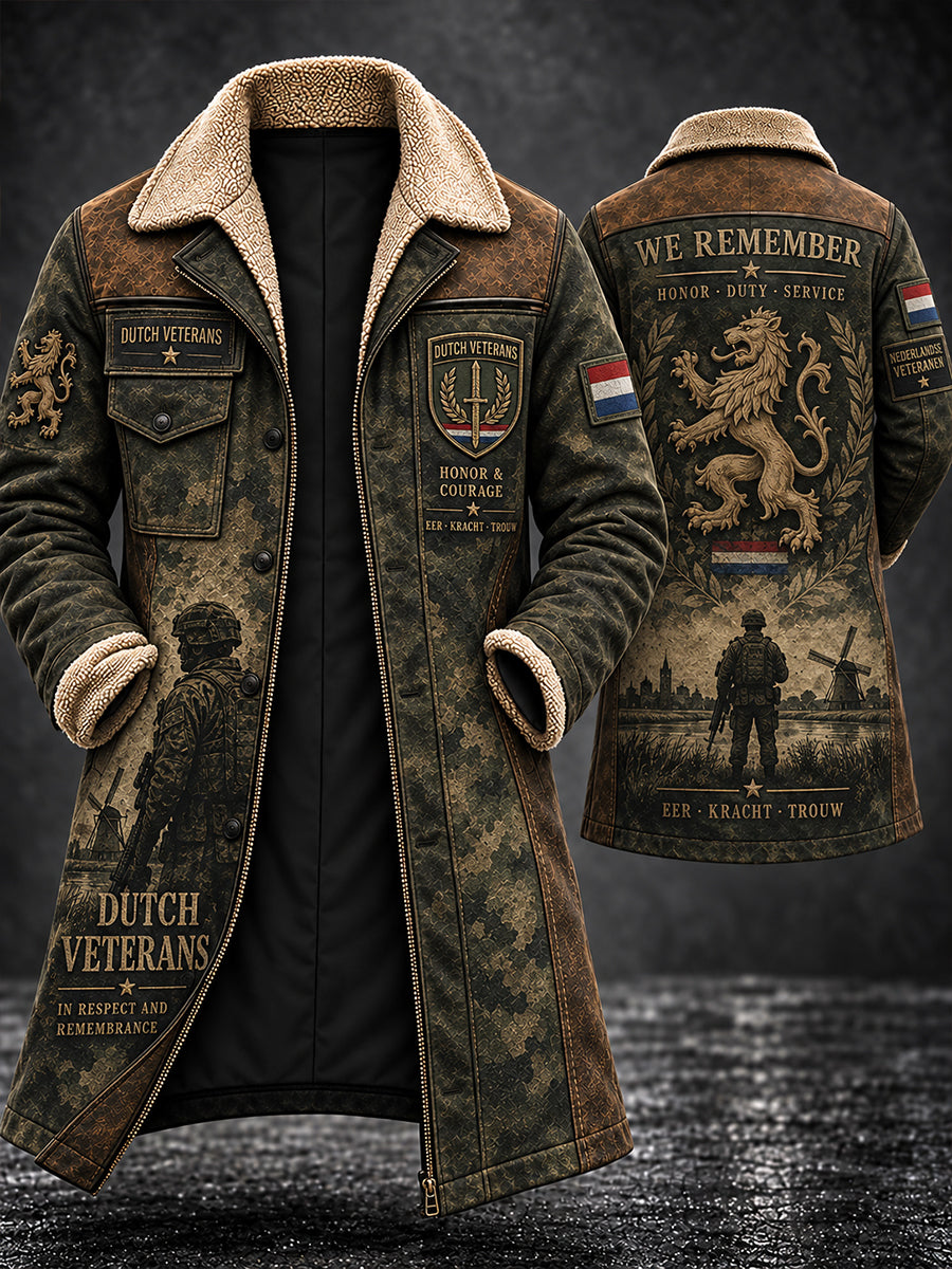 Lange herenjas met grafische print ter herdenking van veteranen